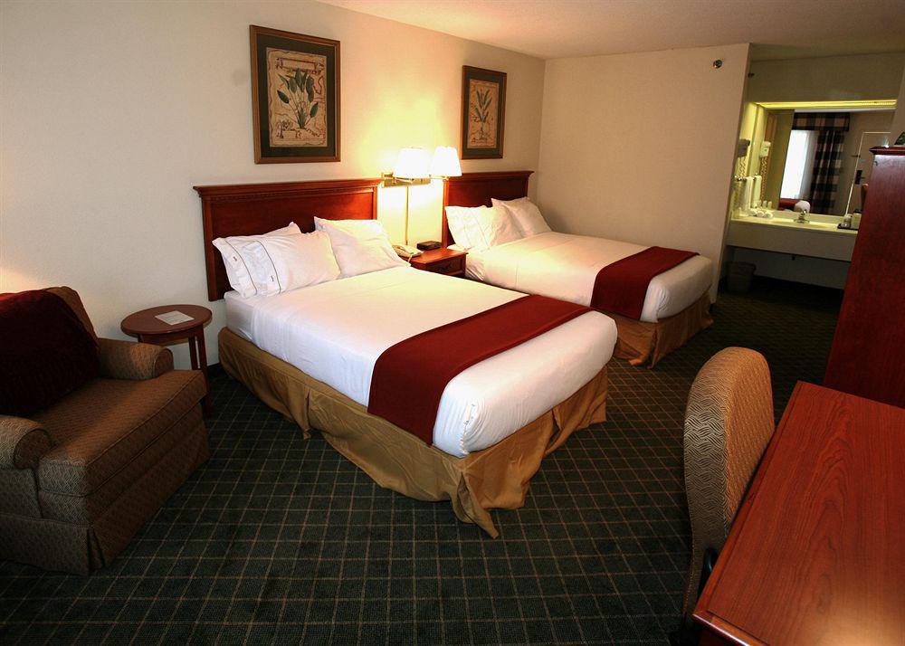 Clarion Inn & Suites Aiken South Zimmer foto